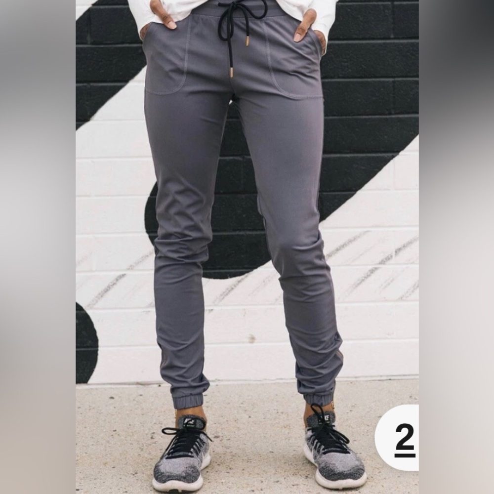 ZYIA Active womens small grey peak active joggers